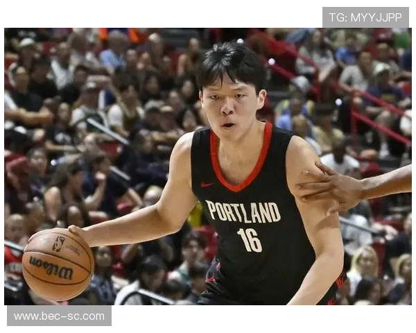 开拓者季前赛再负勇士 杨瀚森拼尽全力抢下篮板创个人新高