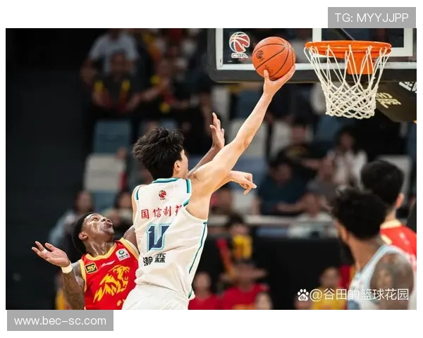 杨瀚森底线精彩突破晃开防守上篮得分展现超强个人能力 杨瀚森底线精彩突破晃开防守上篮得分展现超强个人能力