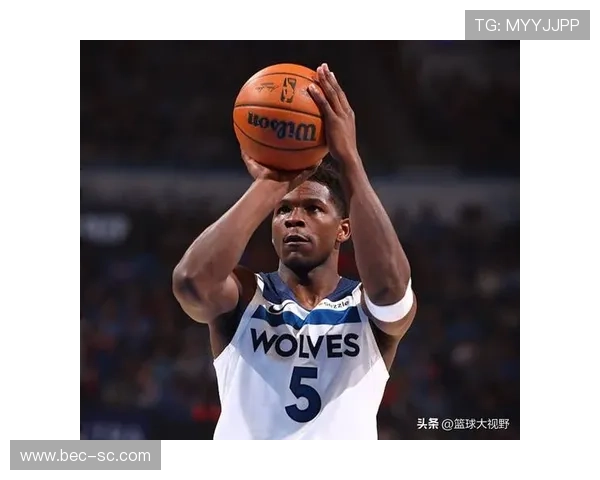 爱德华兹精彩突破拉杆换手上篮展现超强观赏性引发全场欢呼