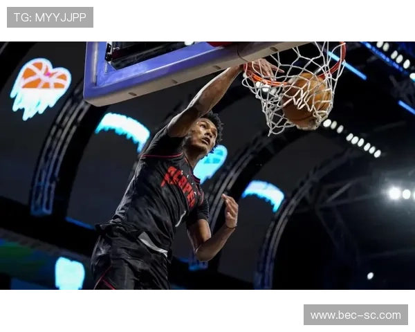 阿门汤普森分享投篮心得：面对防守勇于尝试中投和抛投的训练之路